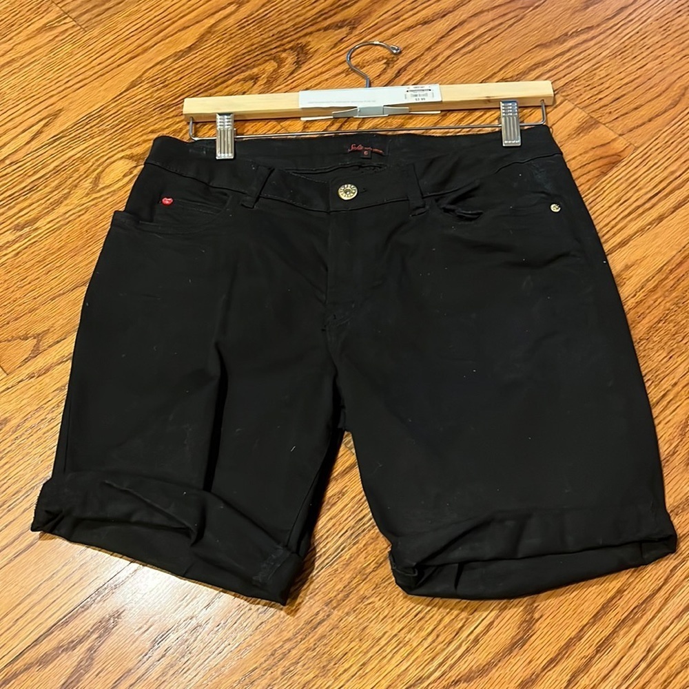 Sofia by Sofia Vergara Woman’s Black Shorts Size 6